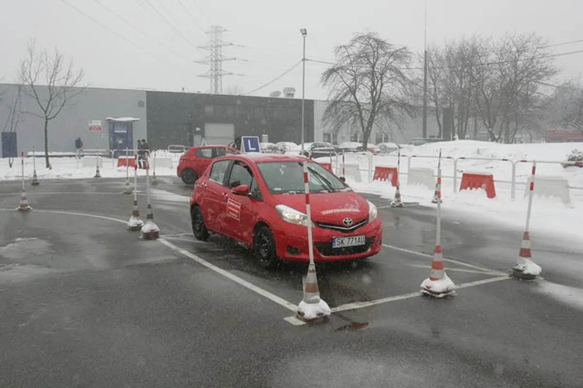 auto na łuku